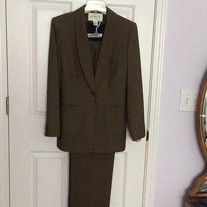Jones of NY Shawl Collar Suit, brown small pattern fabric, ladies size 4